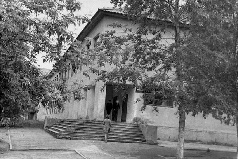 Фотография школы.